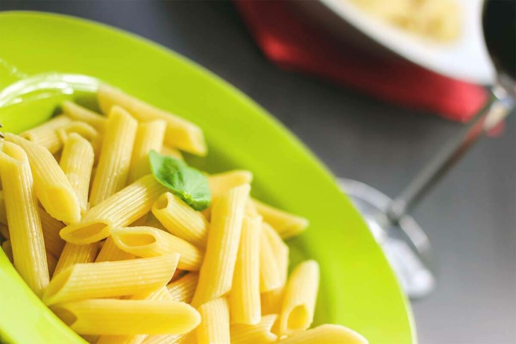 Small plates to control overeating