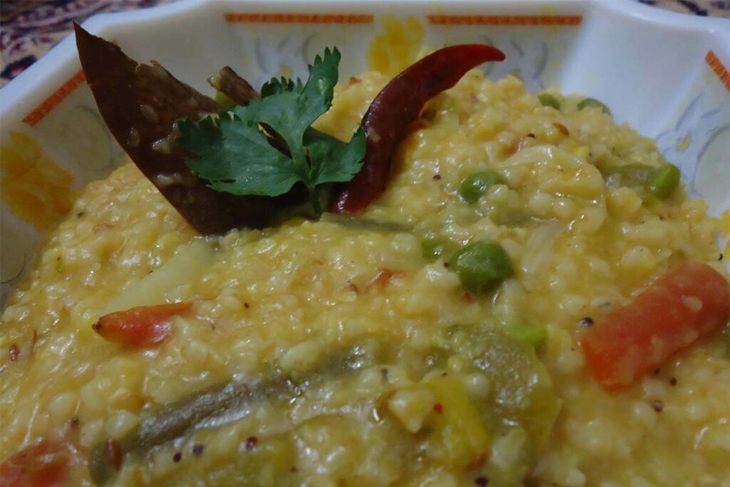 broken wheat veg khichidi