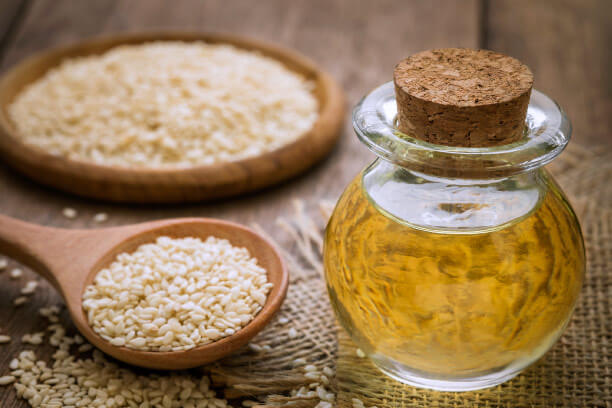 Sesame oil benefits: Til ka tel can help prevent dandruff, here are its  other uses