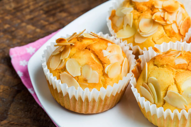 Peach and almond muffins